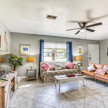Spring Hill Home - 3 Mi To Weeki Wachee Springs!